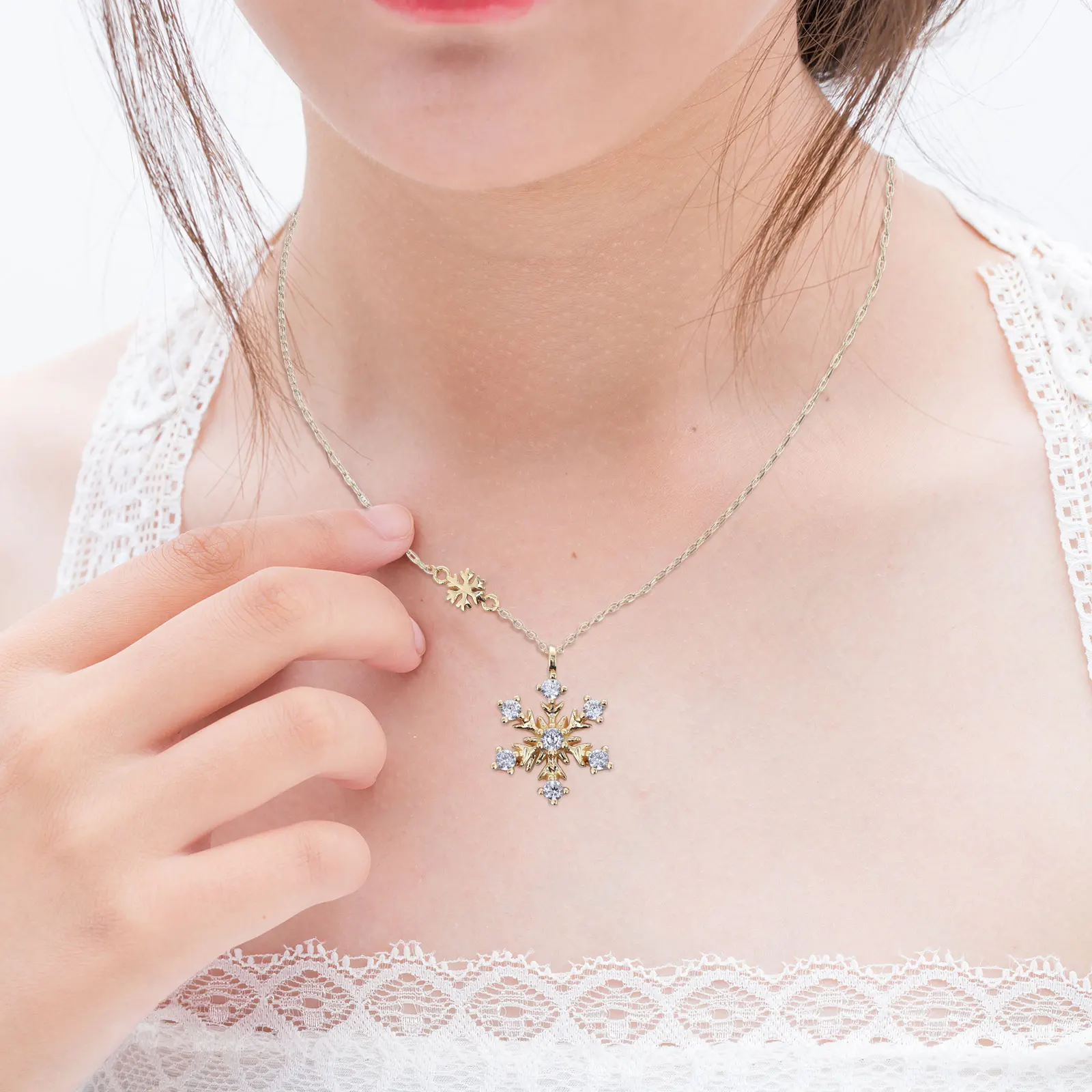 

Sterling Silver Necklace Snowflake Winter Jewelry Gift for Women Clavicle Golden Woman