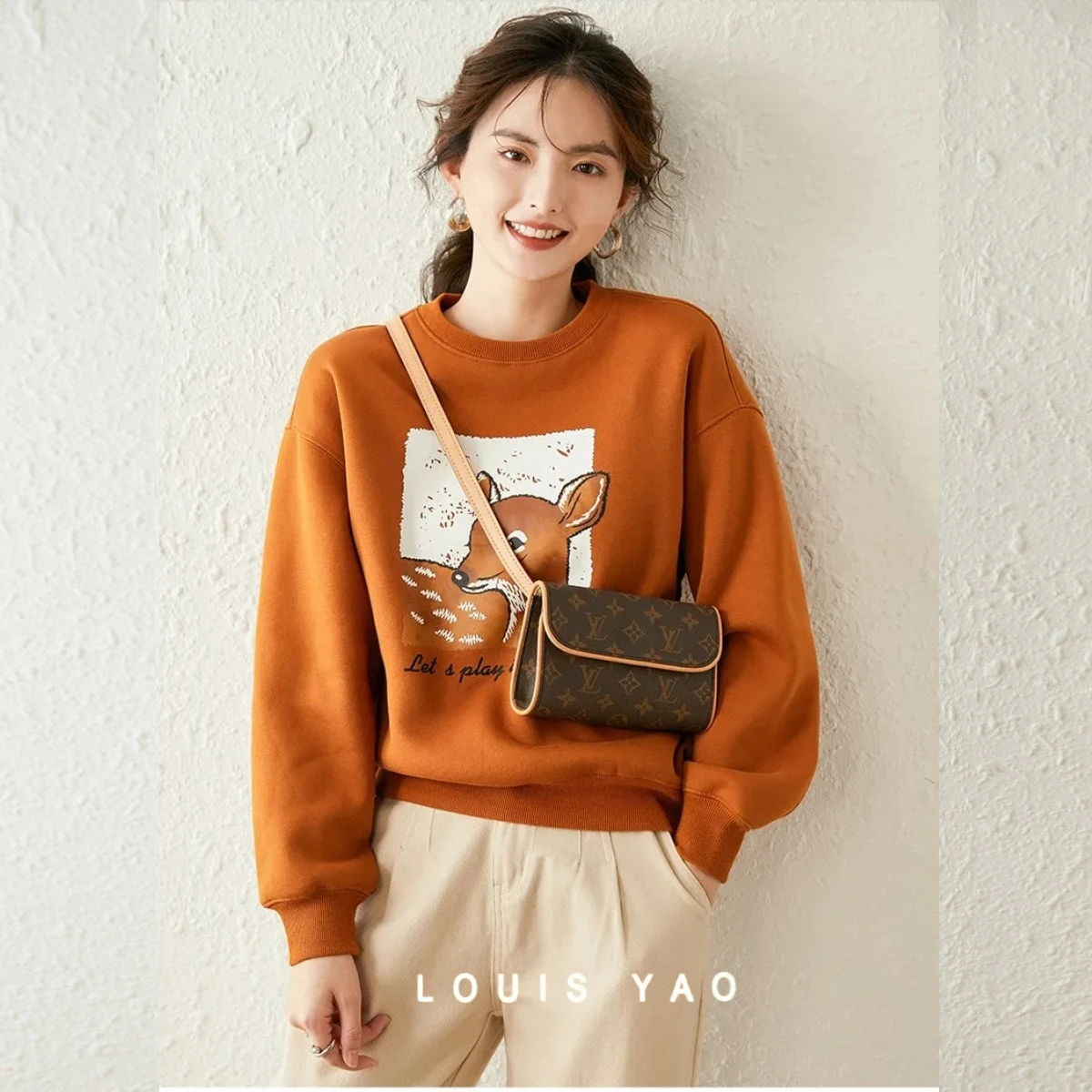 

Age Reducing Round Neck Loose Sweatshirt 2025 Winter Deer Printed Top Casual Long Sleeve Women's Hoodie Chic Street Wear