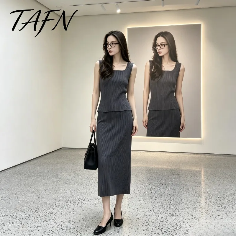 Miyake Pleated 2026 Autumn New Solid Color Vertical Pleated Wide Strap Sleeveless Casual Vest Square Neck Top for Women Pleat