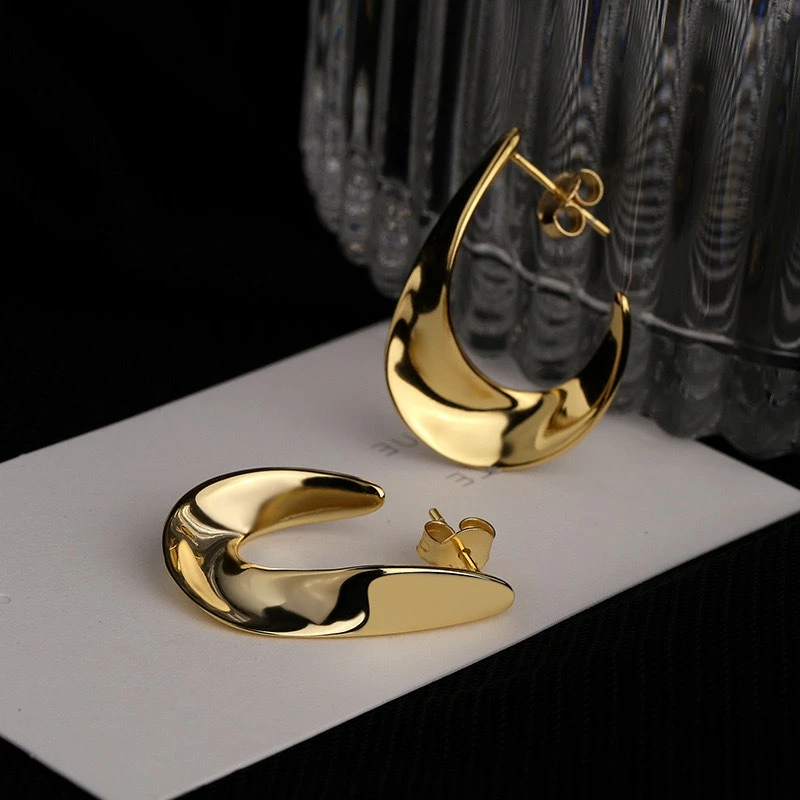 High End Retro Irregular Smooth Twisted Piece Earrings for Women with A Niche and Versatile Temperament, Light Luxury Earrings
