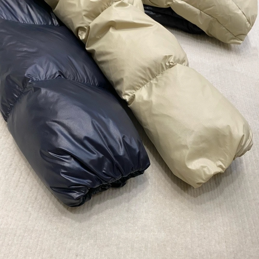 سترة نسائية شتوية فاخرة بتصميم خارجي مقاومة للبرد ودافئة متوسطة الطول مع ياقة سميكة من الفرو