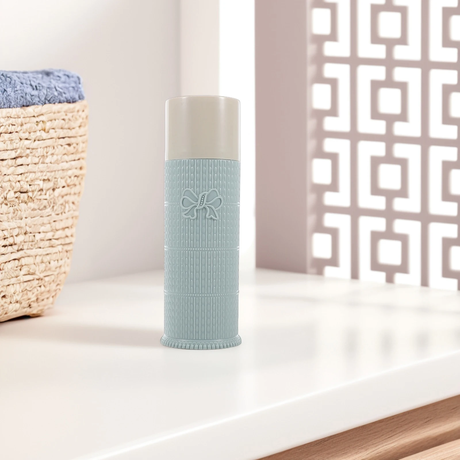 

Travel Dental Kit Tooth Brush Cover Plastic Toothbrush Holder with Carved Covered Holders