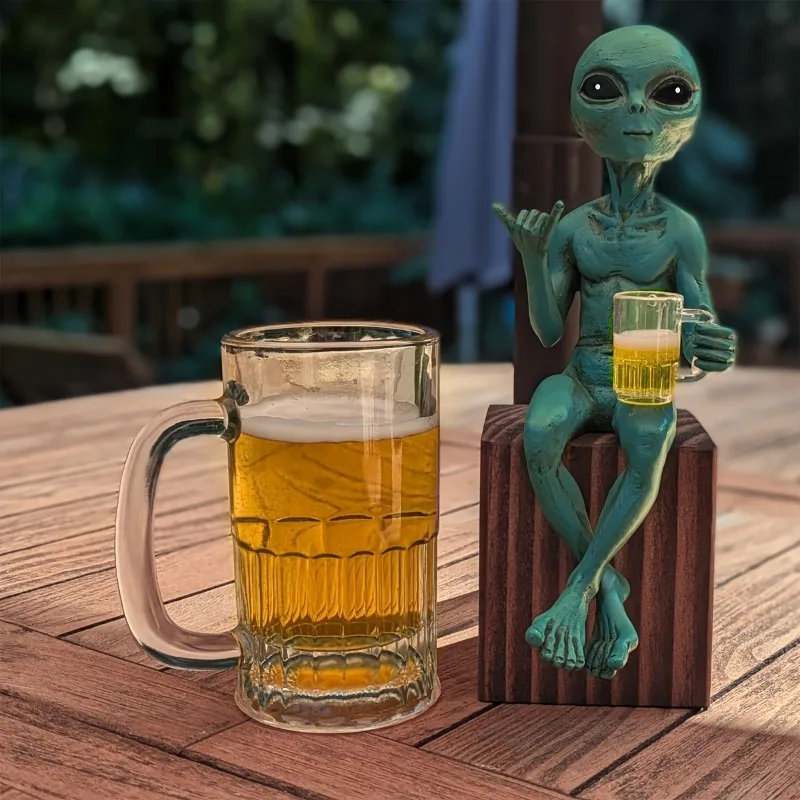 Alien Red Wine Statue, Bookshelf Decoration, Exquisite Decoration, Collectible Model, Exclusive To Science Fiction Fans.