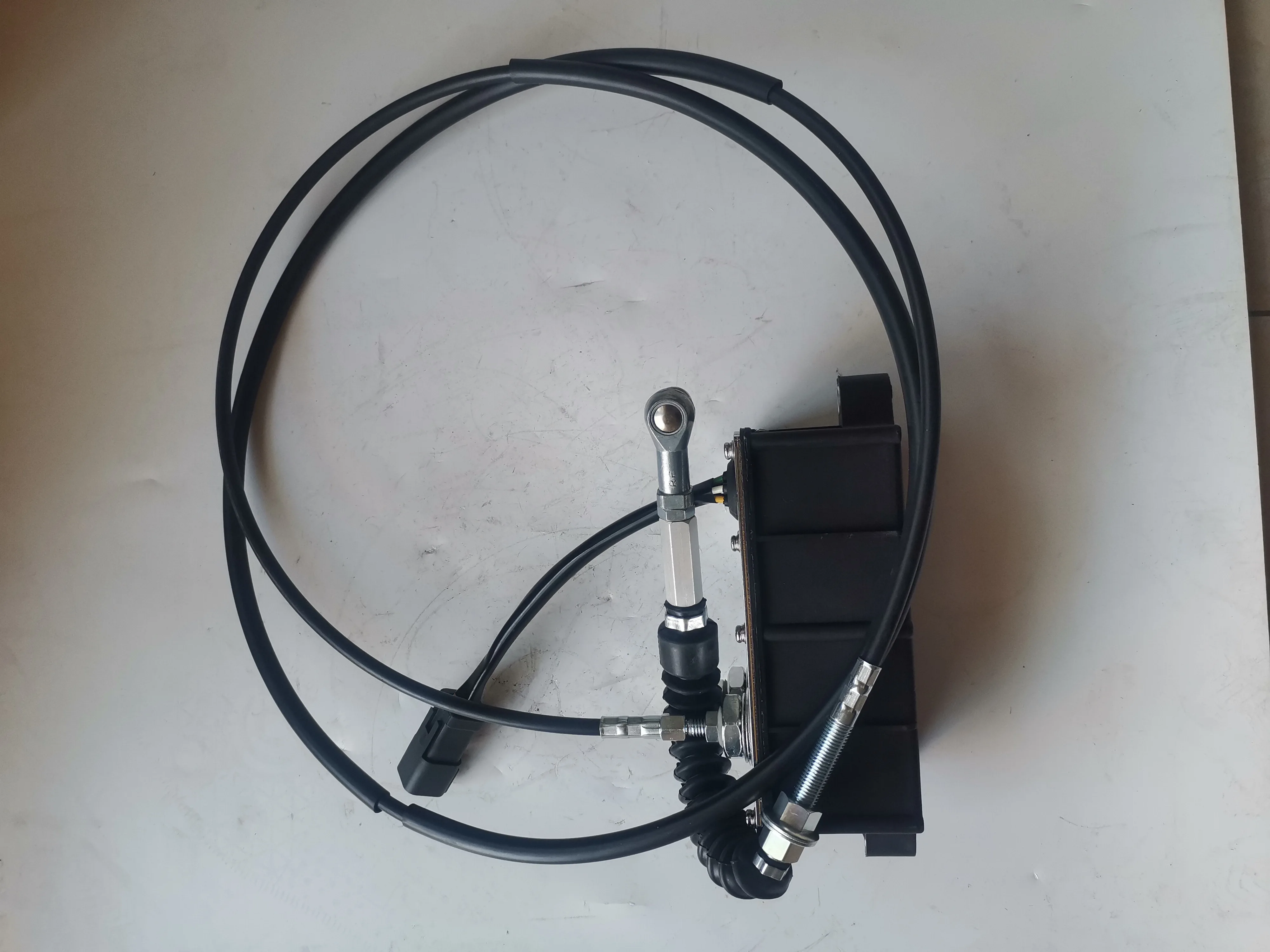 21EN-32240 R80-7 حفار محافظ خنق المحرك Accel المحرك الجمعية وحدة تحكم المحرك لشركة هيونداي روبيكس 80-7 حفارة جزء