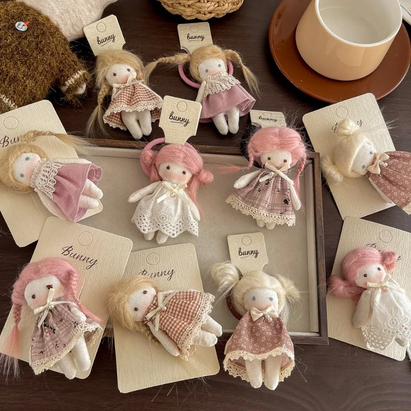 

Новые заколки для волос с кружевным цветочным узором и резинки для волос с мультяшными персонажами, милые аксессуары для волос для девочек, прочные и нескользящие, идеально подходят для повседневного ношения