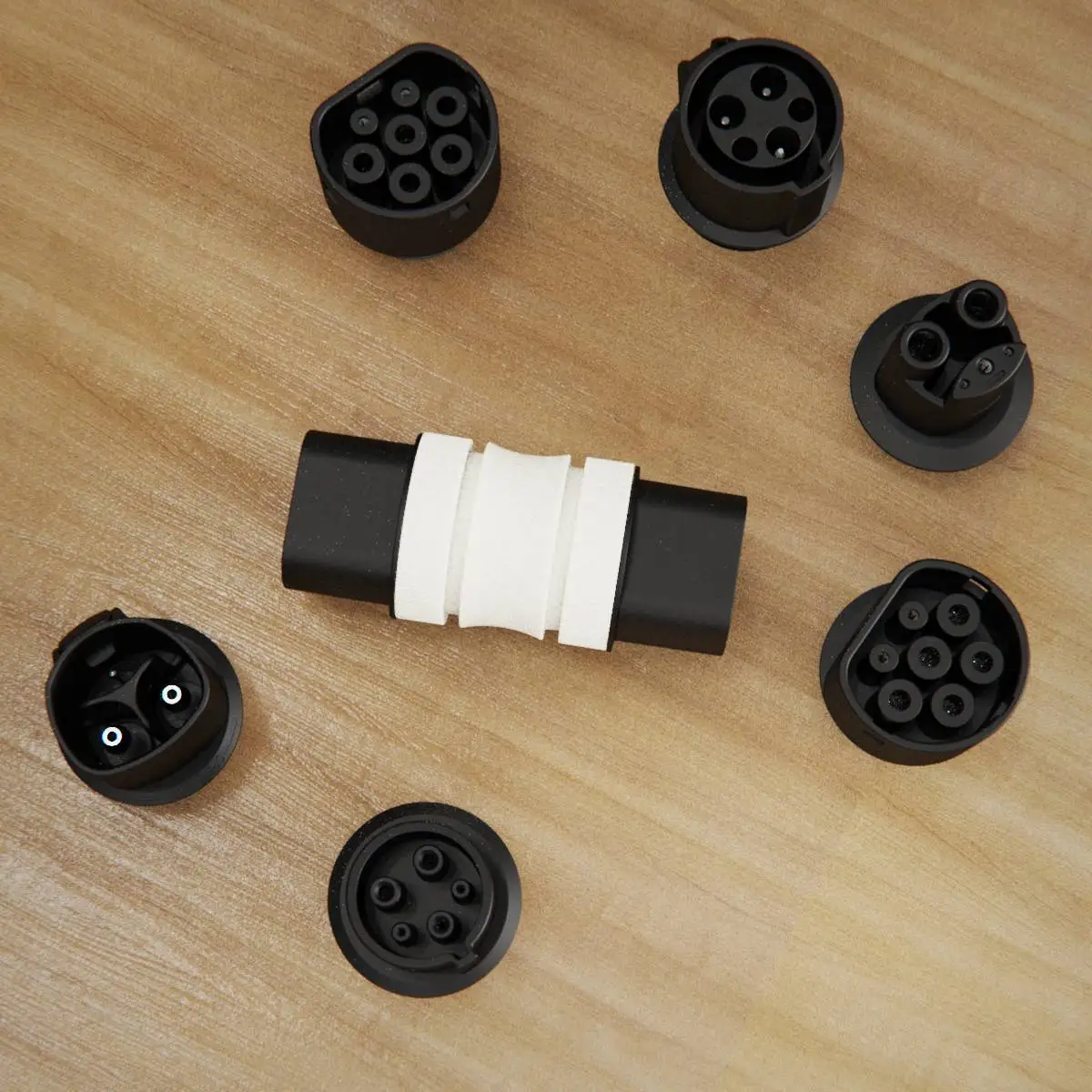 

Многофункциональный адаптер для зарядки электромобилей — обеспечивает бесшовное соединение с 4 глобальными портами зарядки переменного тока J1772 Тип 2 Tesla GBT