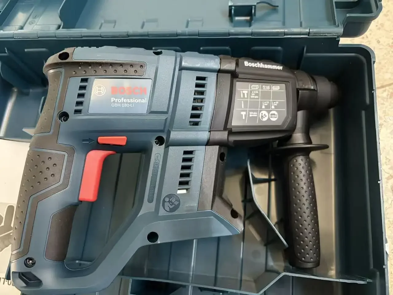 Bosch GBH 180-LI 18V Cordless Rotary Hammer, SDS Plus Brushless Impact Drill Rechargeable Power Tool for Concrete Drilling