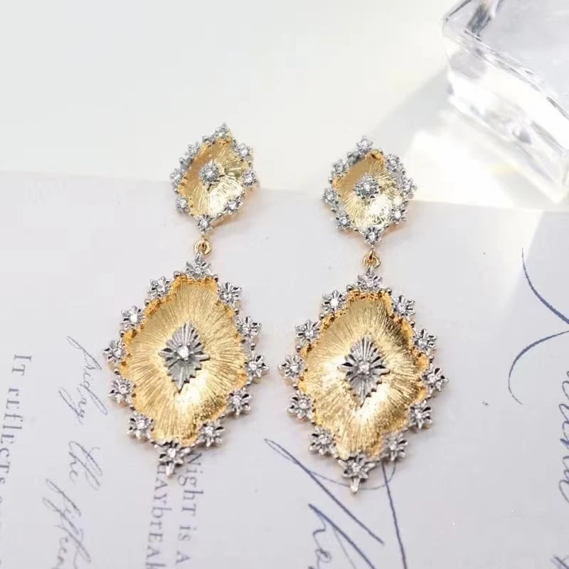 Italian classic hand-drawn craft woven micro-inlaid pendant necklace retro lace carved two-color earrings cloth qi Lati set