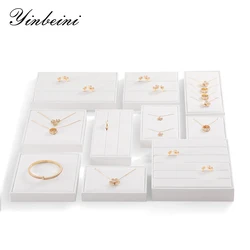 YinBeiNi-juego de exhibición de Joyas de cuero blanco de lujo, colgante, collar, pulsera, anillo, soporte de exhibición, tiendas, accesorios de exhibición de gabinete