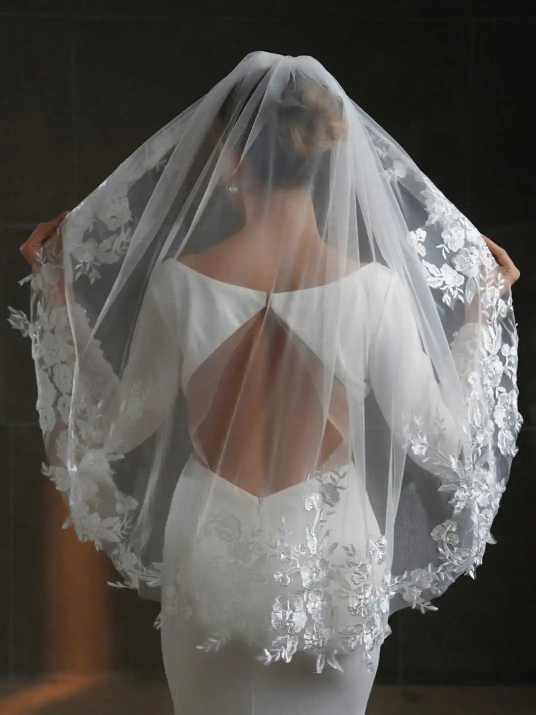 طرحة زفاف أنيقة من طبقة واحدة مزينة بالدانتيل بطول الإصبع حجاب الزفاف مع مشط إكسسوارات الزفاف velo de novia