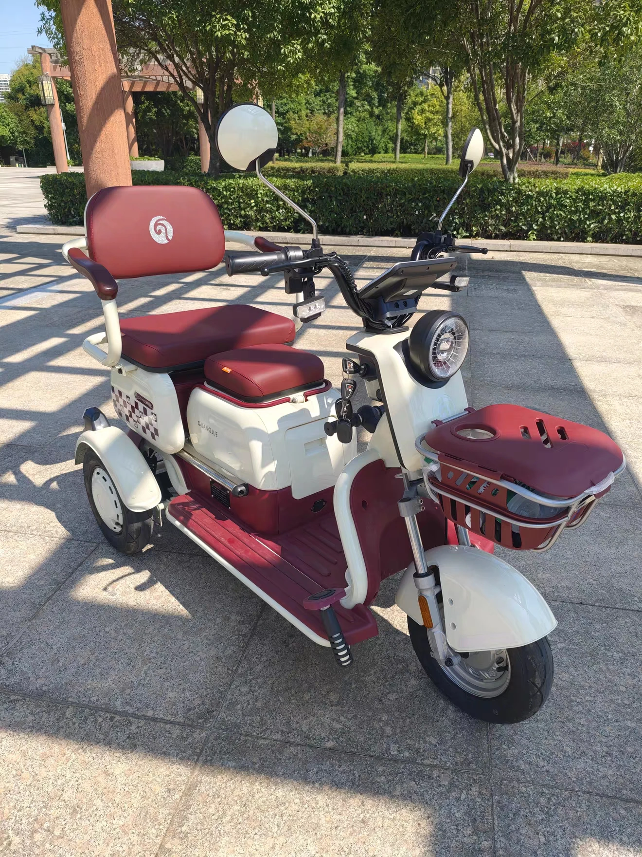 Electric Tricycle For Women To Pick Up Children And The Elderly 800W72V23AH Electric Scooter Adult 14 Inch Tire City ​​Commuting