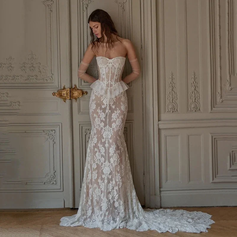

Exquisite Lace Mermaid Long Wedding Long Dress Simple Sleeveless Appliques Bride Gown Illusion Strapless Court Train Customized