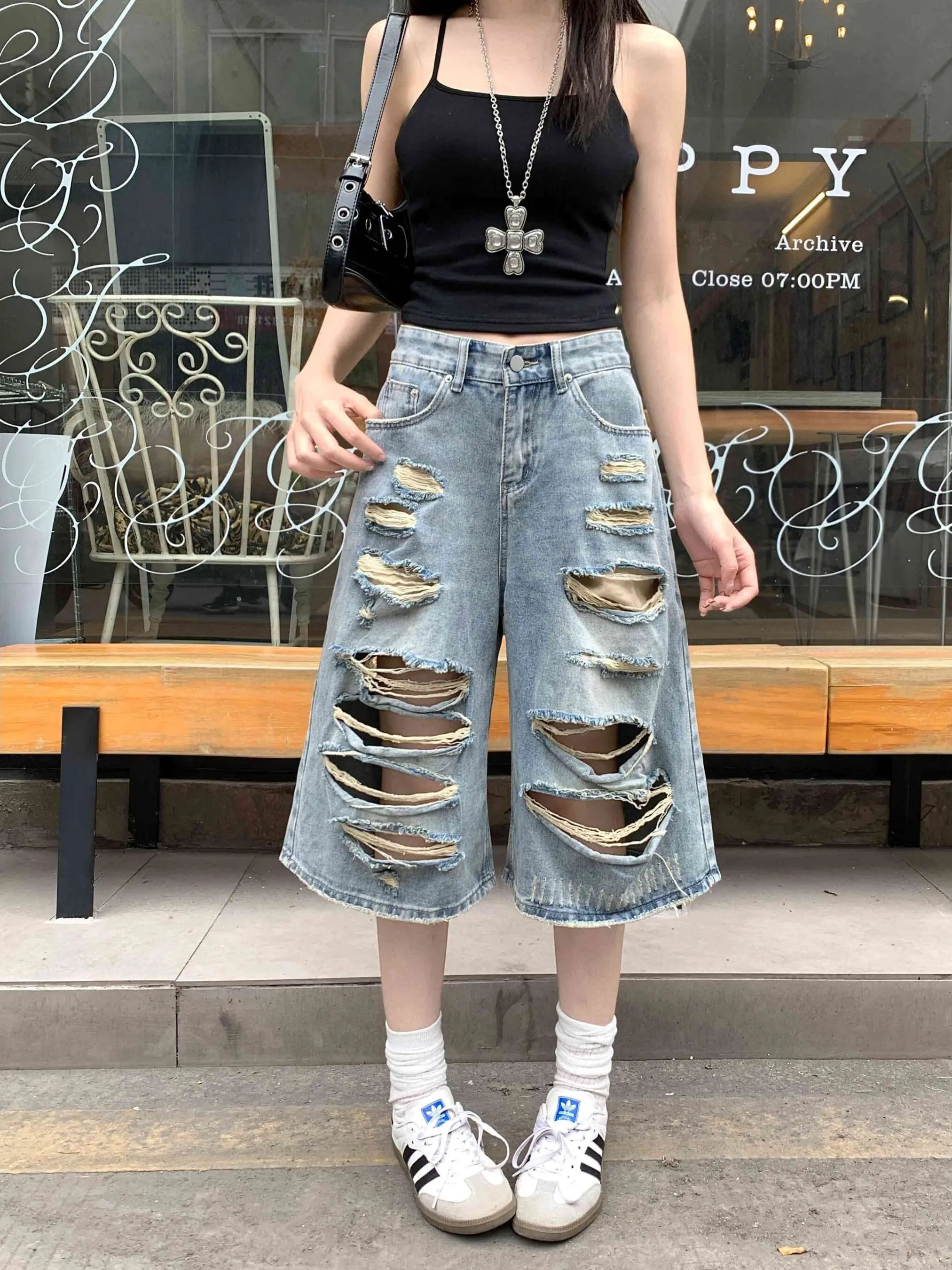

High Waist Wide Leg Denim Jeans Women's Loose Fitting Design Sense Straight Cut Five Parts Pants Summer New Arrival Ripped