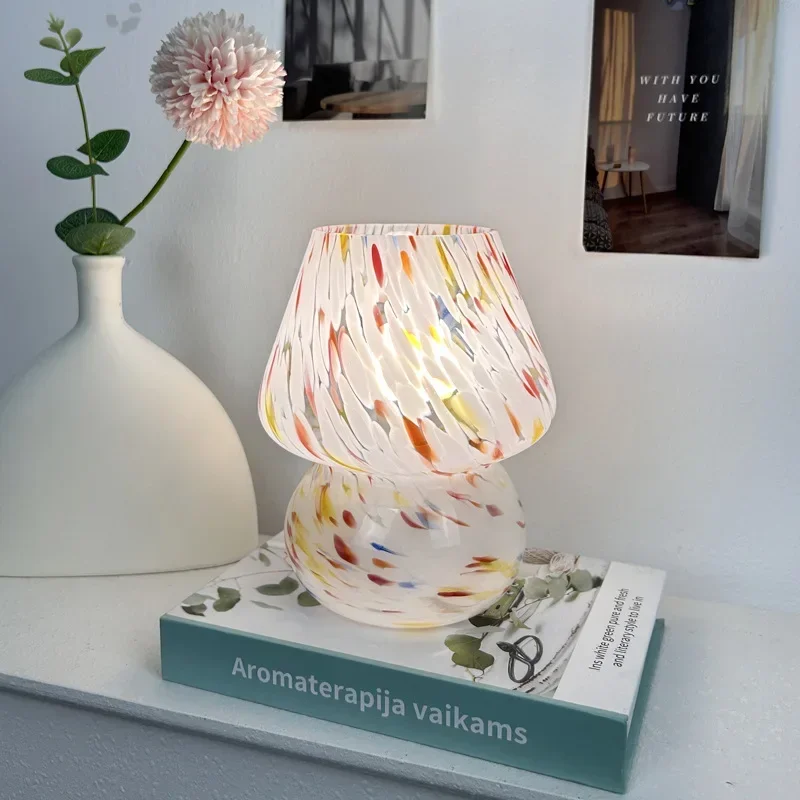 مصباح مكتبي فطر زجاجي عتيق مزخرف ، جو جانبي ، إضاءة ليلية