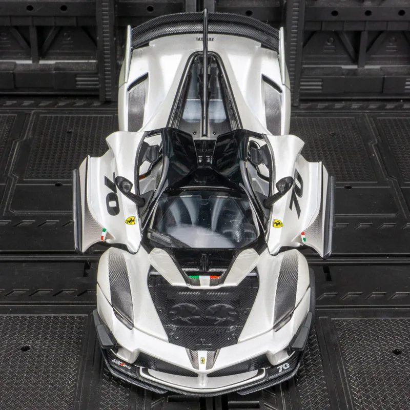 Bburago 1:32 Ferrari FXX K modelo de coche de aleación colección de adornos puertas de supercoche y maletero del capó del motor se puede abrir