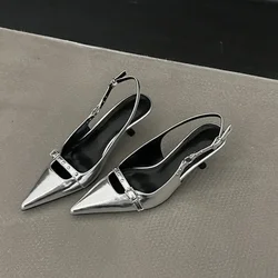 Sandalias con talón descubierto para mujer, zapatos de tacón medio con remaches, elegantes, puntiagudos, de vestir, de tela vaquera