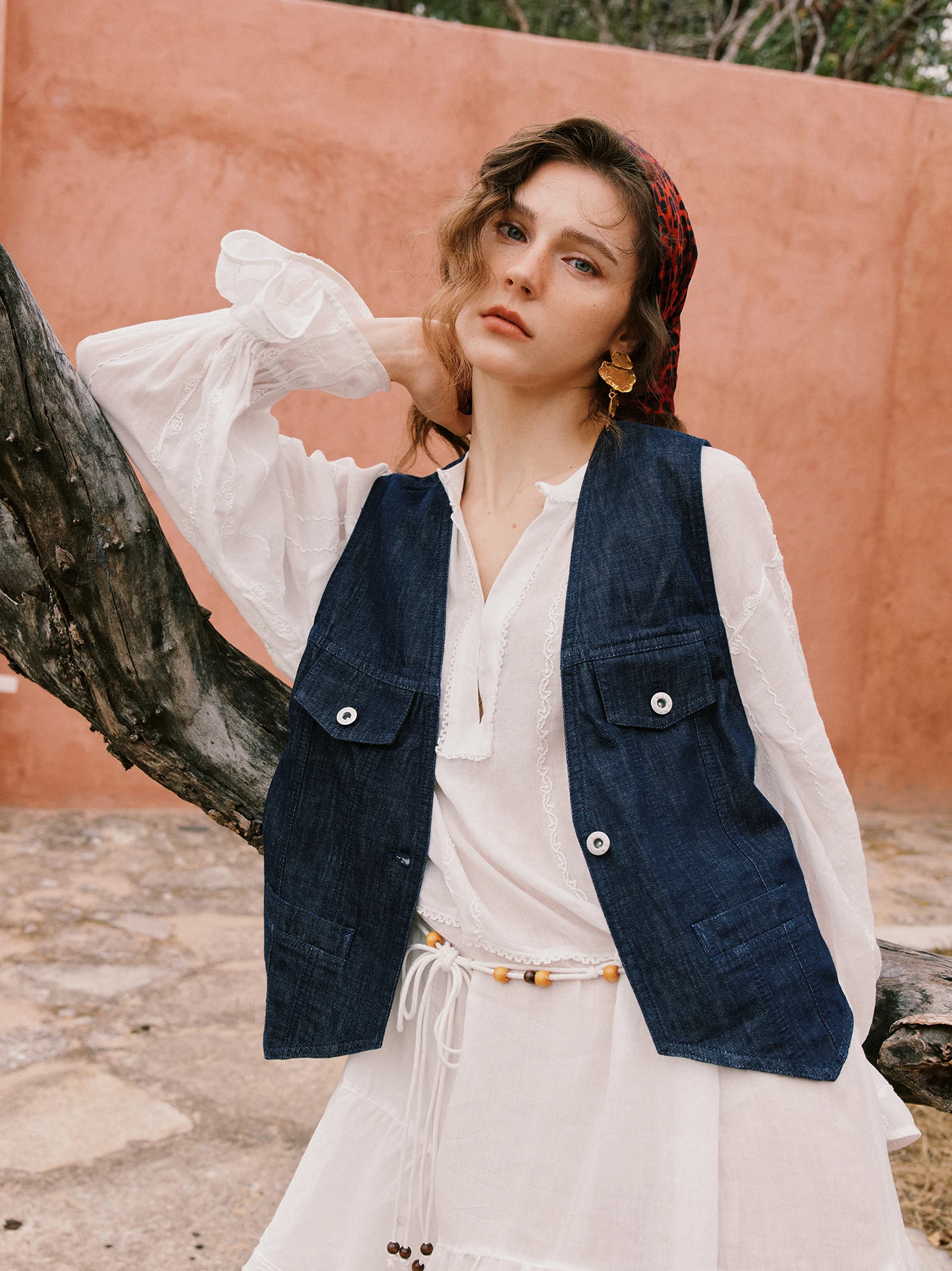 

Versatile Thin Denim Vest Elastic Waist V-Neck Comfortable Commute Friendly Cotton Blend Outerwear for Women in Spring