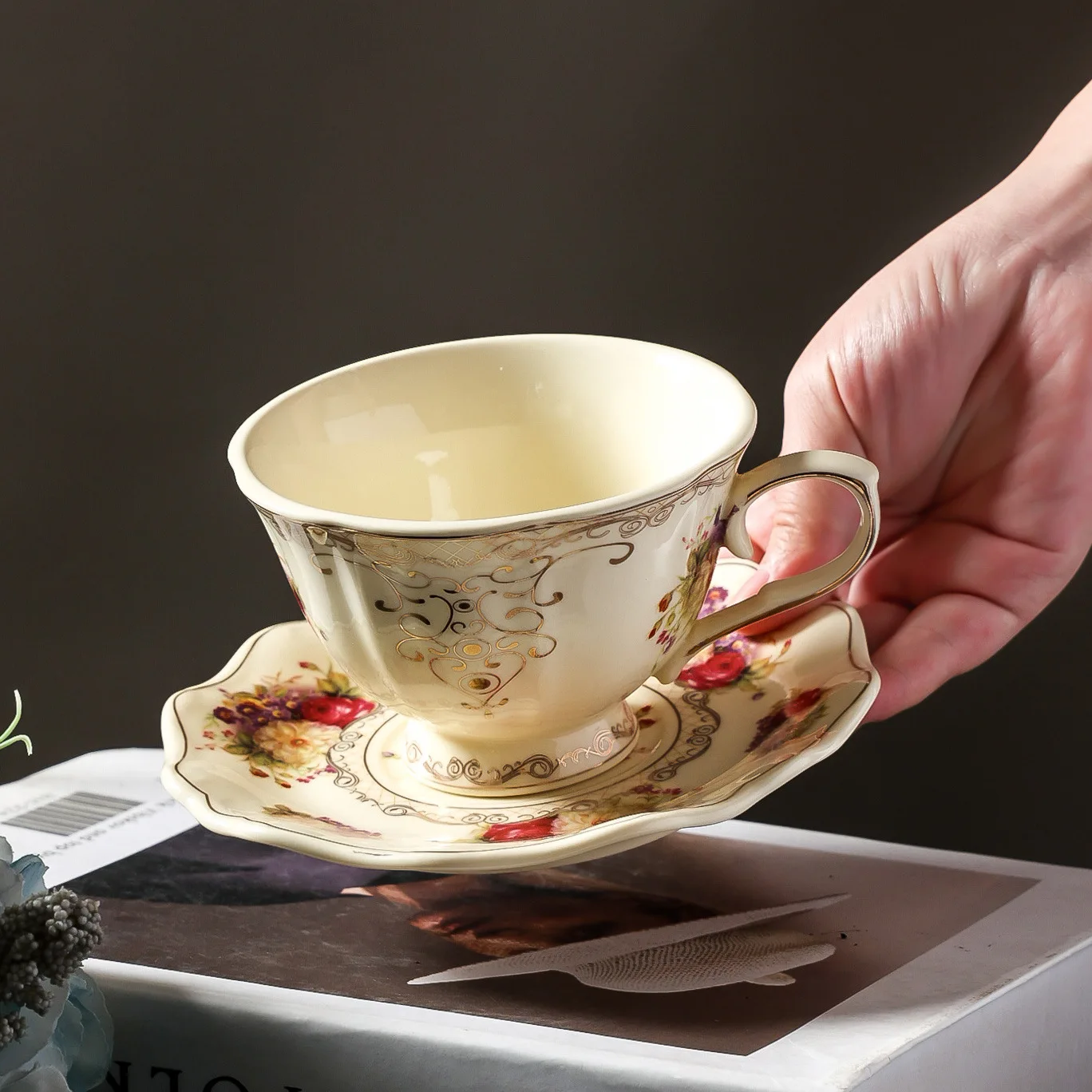 

English Style Rose Coffee Cups, Plates, Light Luxury Gold Rimmed Ceramic Cups, Plates, Antique High-end Flower