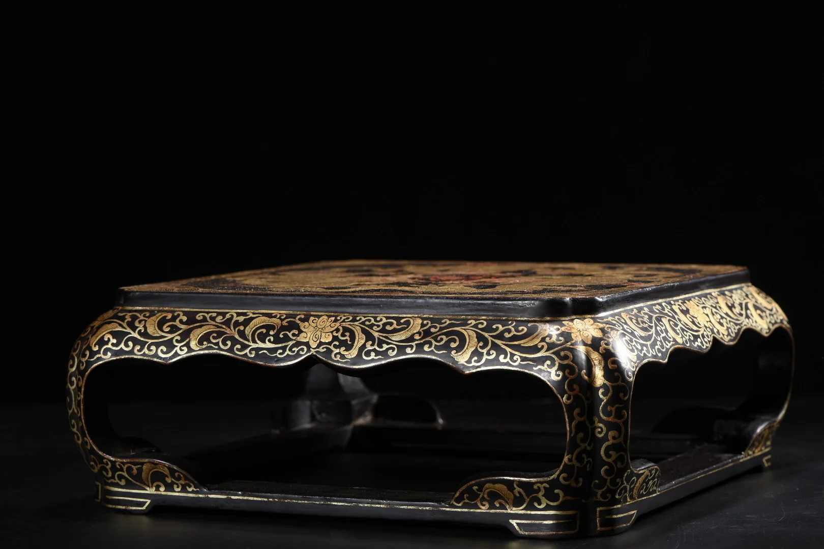 Wood Lacquerware Outline in gold Painted dragon pattern How short is it coffee table Tea table Amass wealth Ornaments