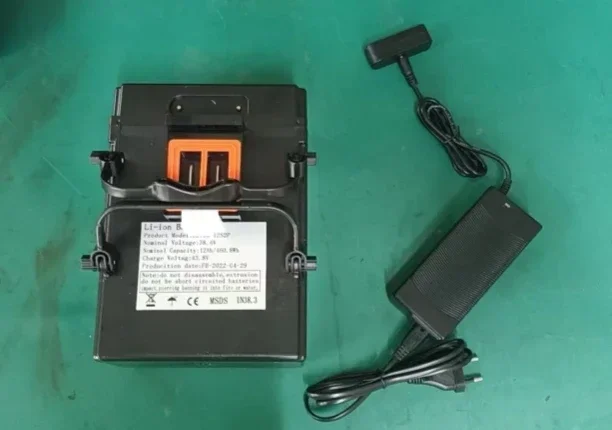 

F2 Surfboard Accessories：Surfboard Batteries & Chargers