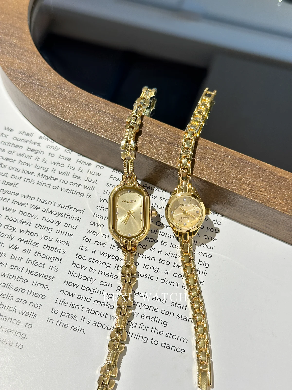 ساعة SKHL للنساء، ساعة نسائية أنيقة بسوار ذهبي، ساعات نسائية بيضاوية/وجه مستديرة أنيقة للبيع بالجملة، ساعة كوارتز عصرية