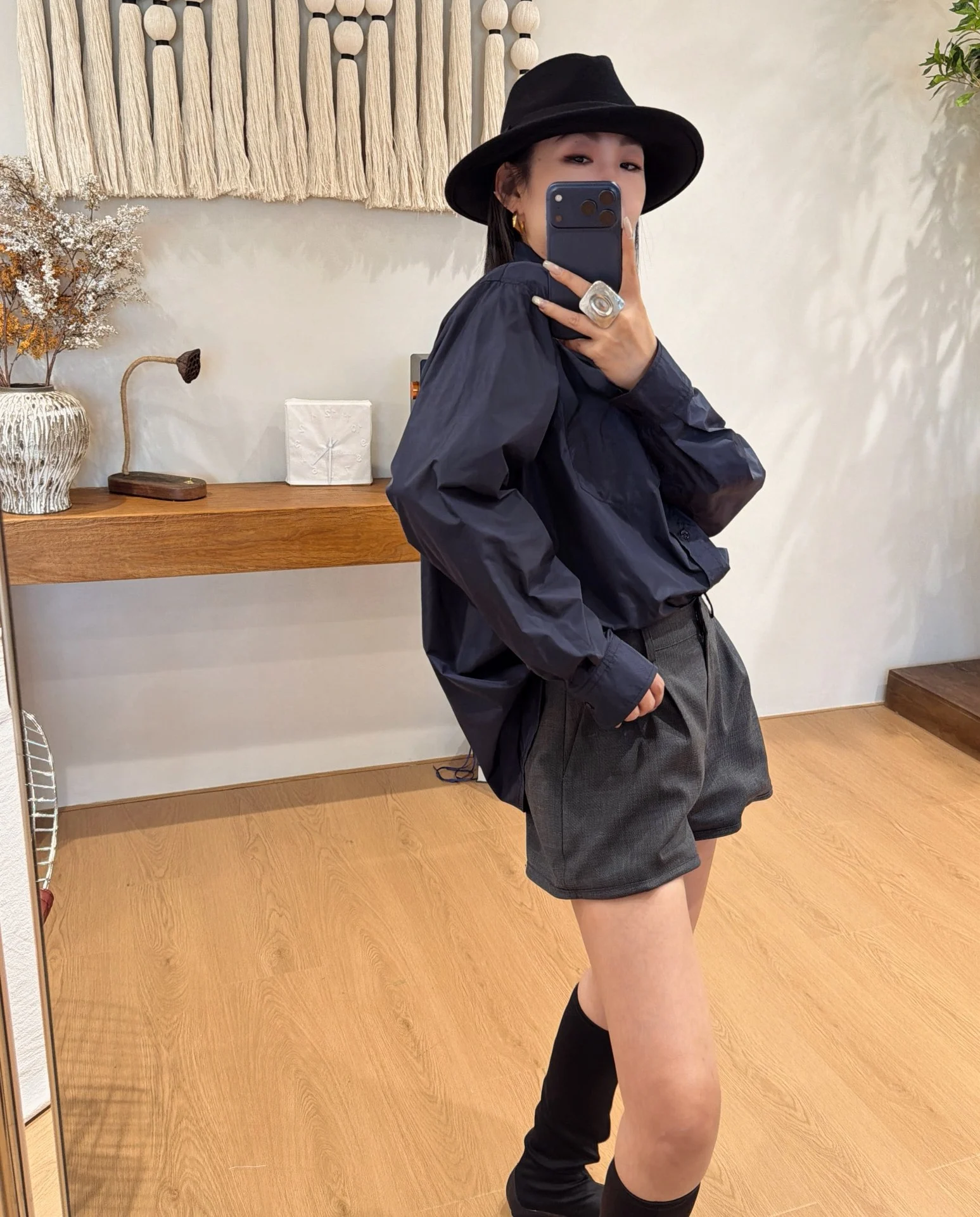 

Повседневная нейлоновая рубашка для женщин, модная, свободного кроя, визуально стройнящая, трендовая, нейтральная, для пар, для повседневной носки, с длинным рукавом, круглым вырезом