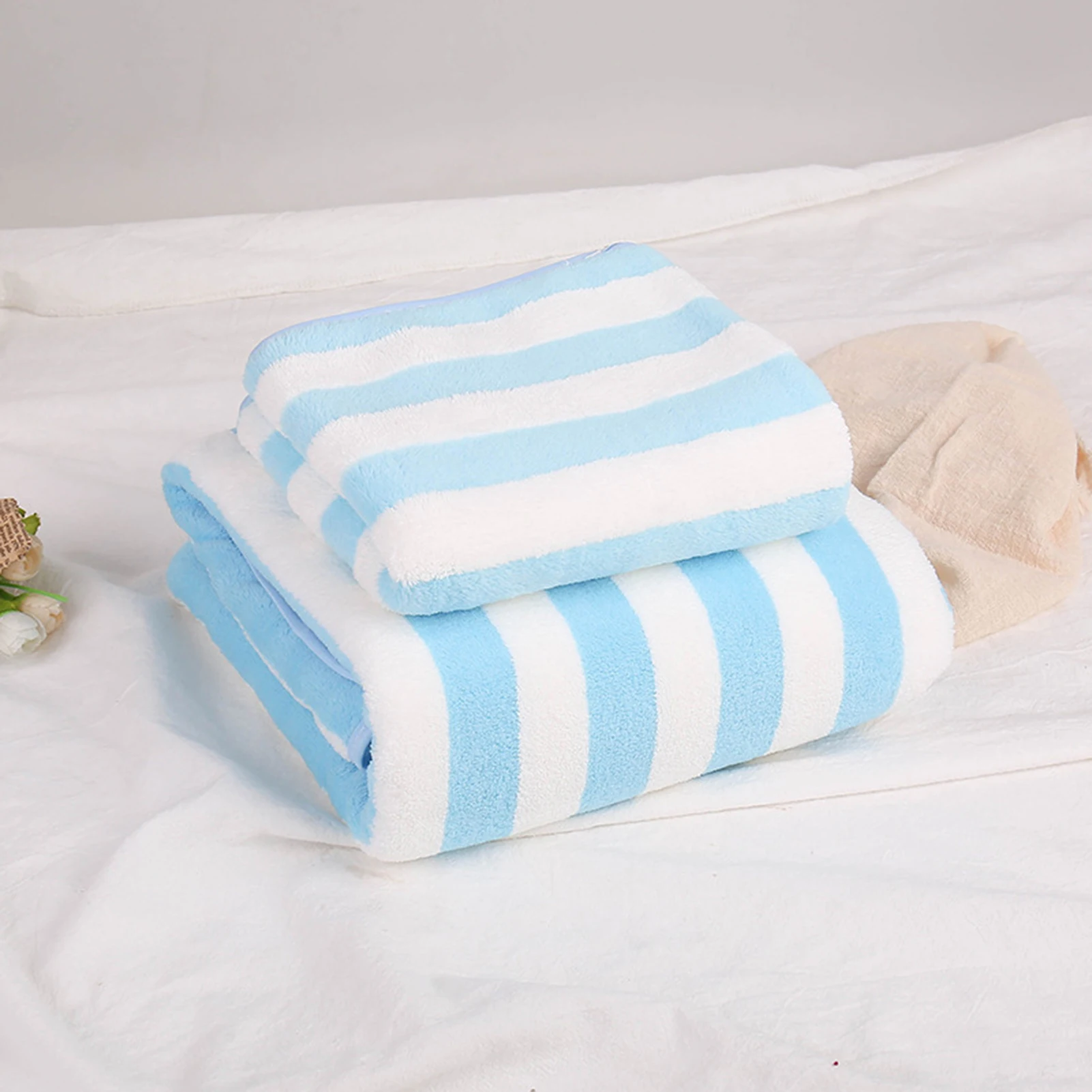 Large Plush Bath Towels Striped Design Quick Dry Highly Absorbent Soft Feel Towels Perfect for Home & Daily Use