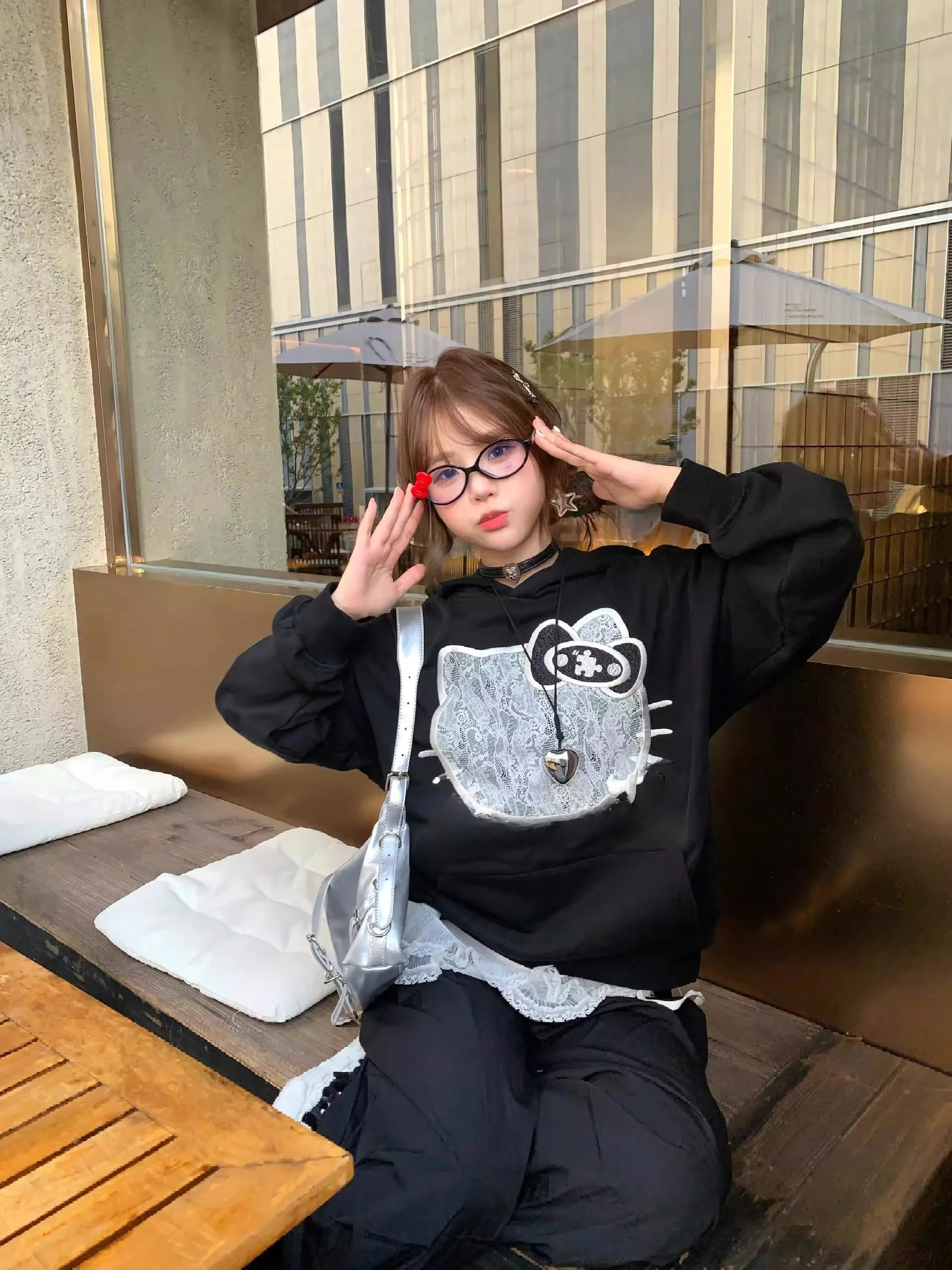 

Ретро-свитшот в американском уличном стиле с вышивкой и кружевом, женская осенне-зимняя новинка, свободная тонкая флисовая куртка с капюшоном