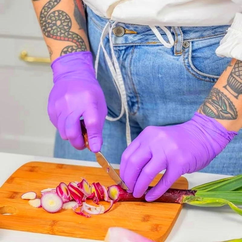 50/100PCS Violet Nitrile Gloves Disposable Purple 5Mil Food Grade Household Gloves for Women Cleaning Gardening Kitchen Gloves view 5