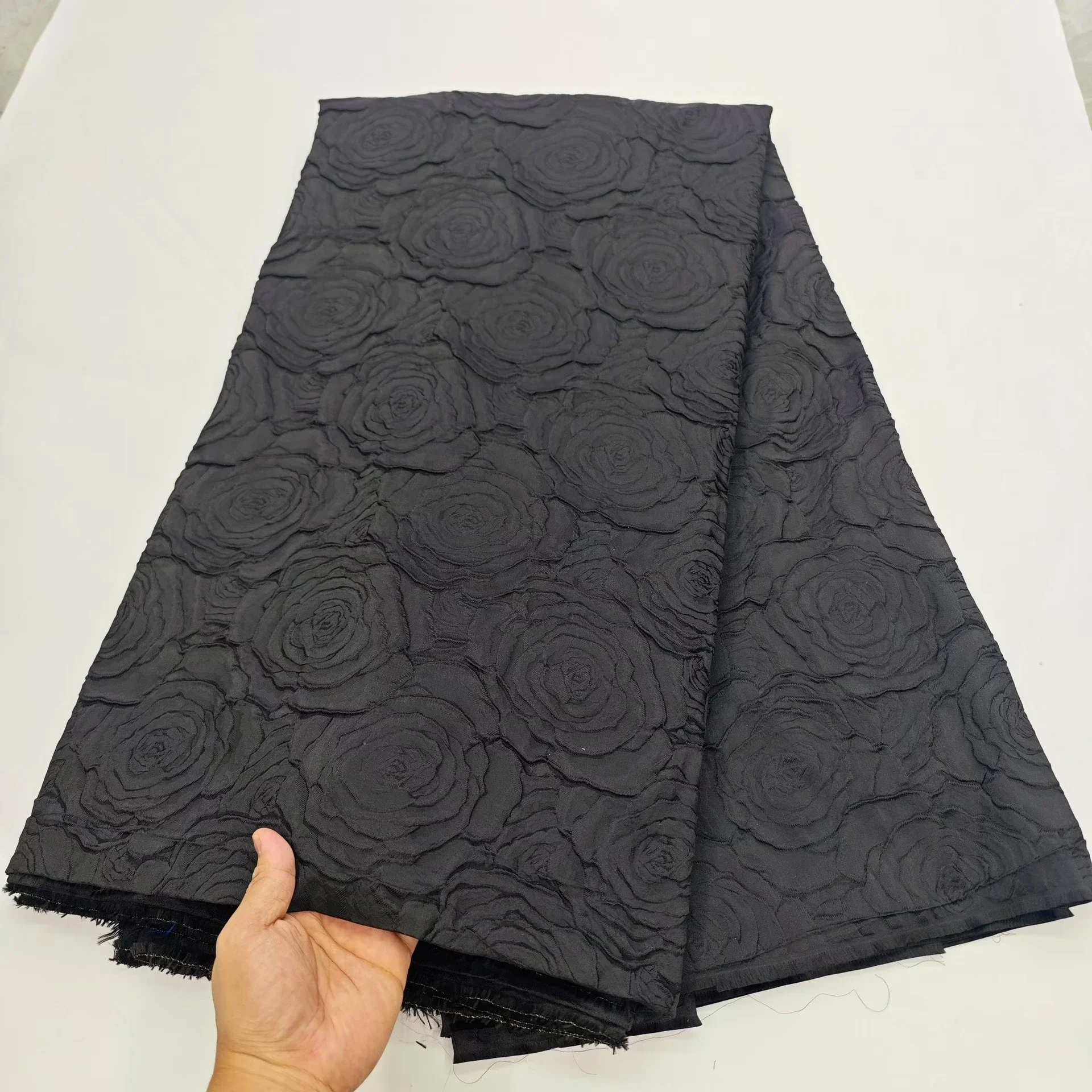 

2025 Высокое качество, новый дизайн, черные цветы, дамасская парча, африканская нигерийская кружевная ткань, жаккардовый нигерийский кружевной материал LHD25167