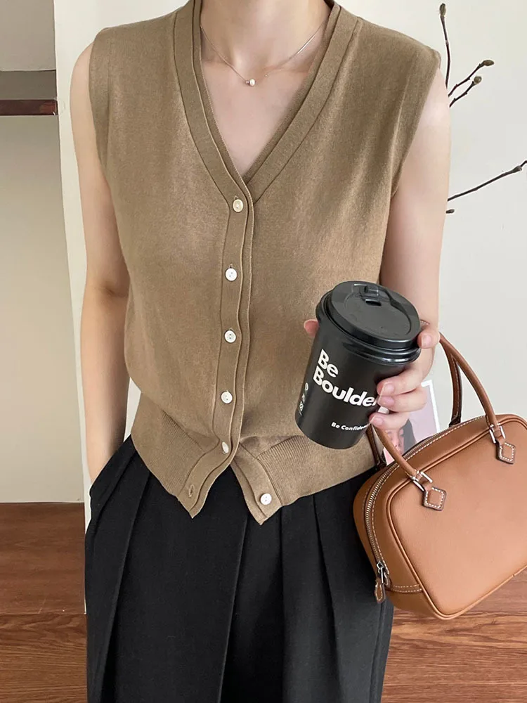 [EAM] Gray Khaki With Scarf Elegant Knitting Cardigan Sweater V-Neck Sleeveless Women New Fashion Spring Autumn 2024 1DH6847