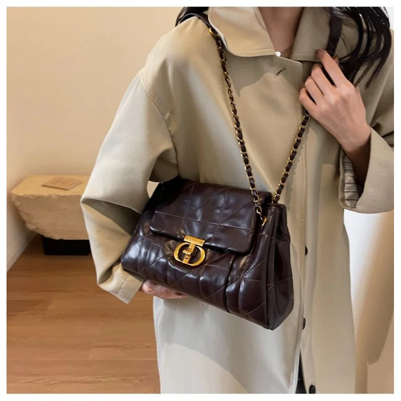 

Ladies Messenger Bag Made Of Fine Leather Boasting Casual Simple Vintage And Paris Elegant Style​