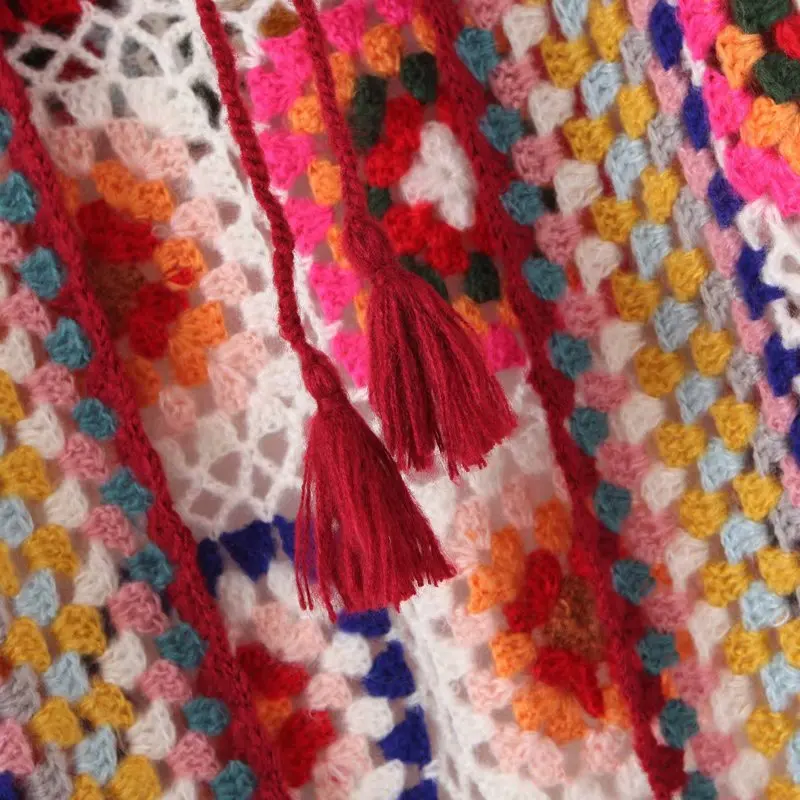 Sweter damski w stylu boho retro na wiosnę i jesień 2024, ręcznie robiony, w kratę, z kapturem, dziergany, w stylu dziadki.