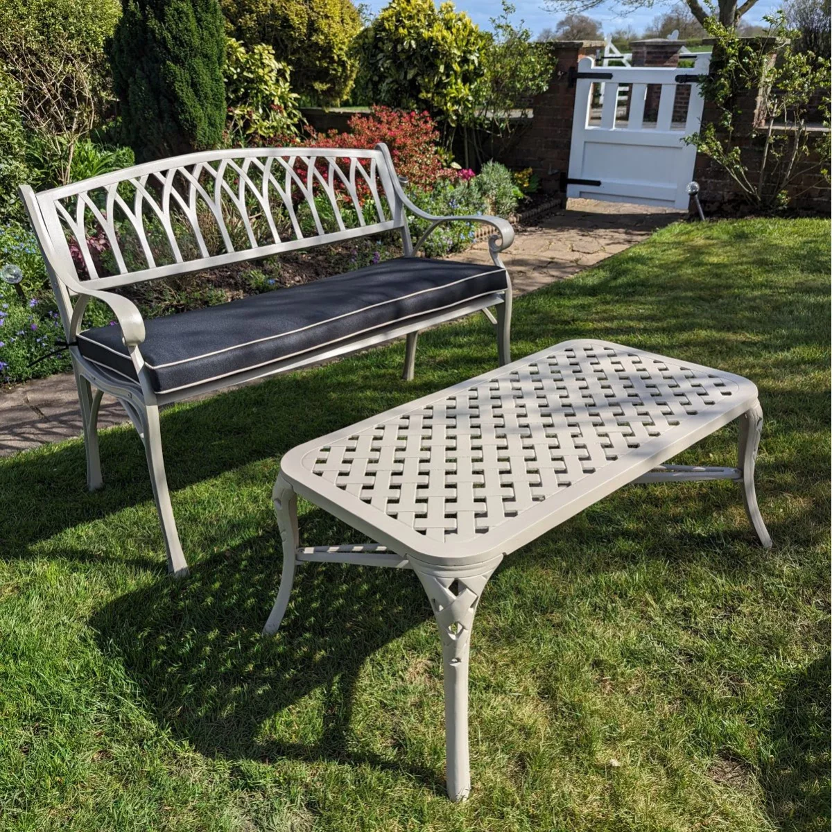 

Outdoor Bench Made From Cast Aluminum