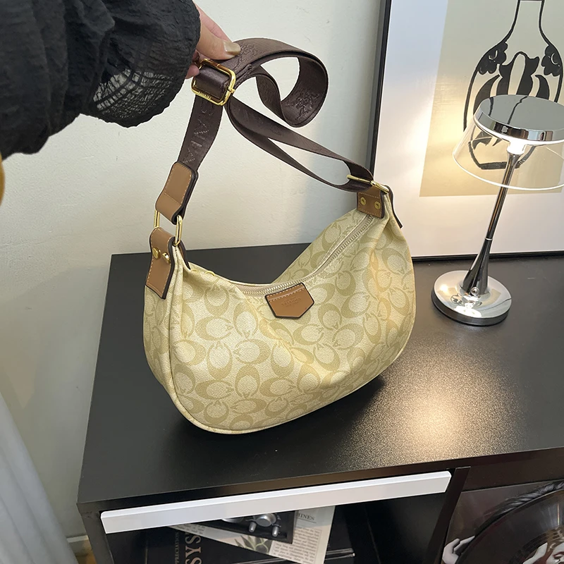 

Trendy Letter Logo Design Commuter Bag Elegant Leather Classic For Women Solid Color Large Capacity