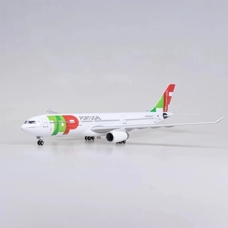 

1:135 Scale Airplane Model Portugal Airline A330 Aircraft Diecast Resin Model With LED Light And Stand Aviation Children Toys