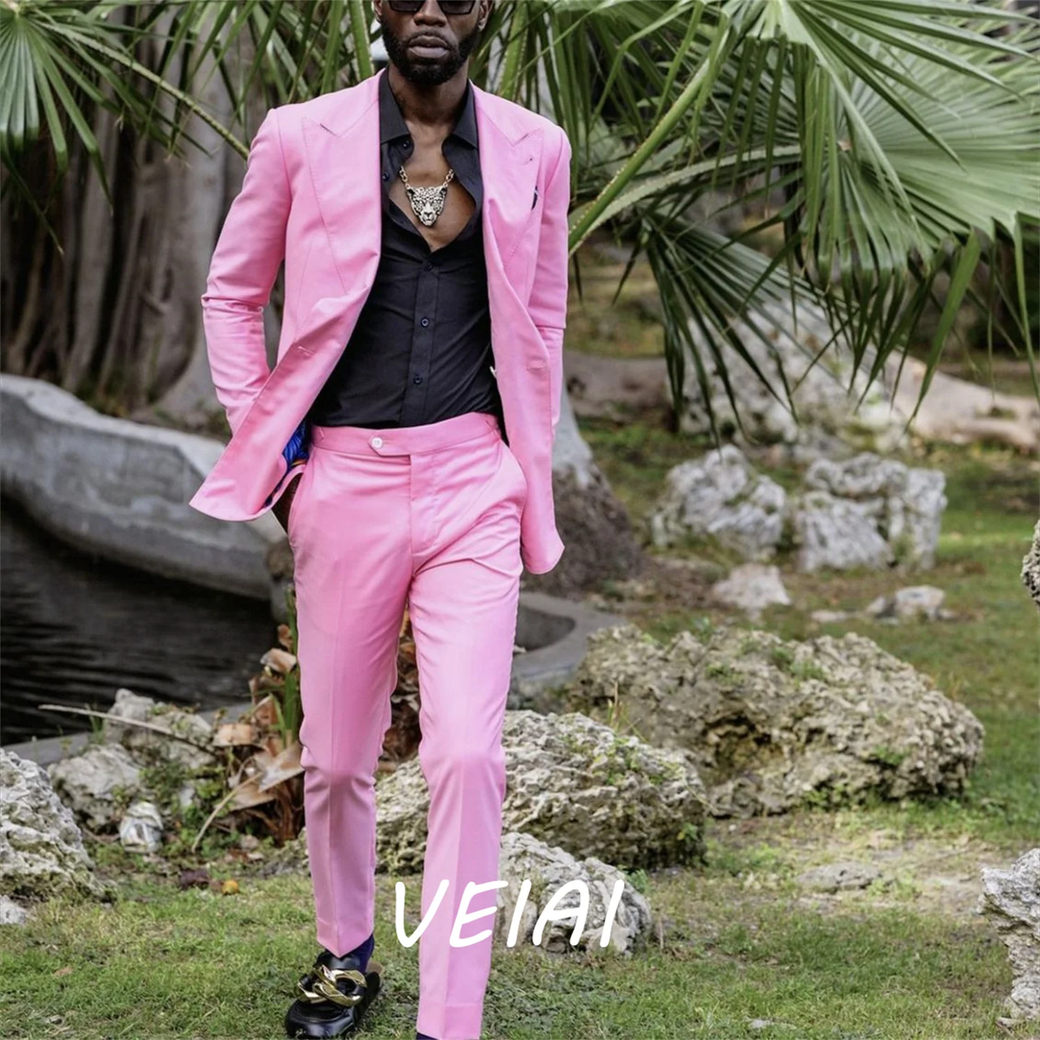 

Customized Summer Pink Two Buttons Men Suits Slim Fit 2 Pcs Coat Pant Latest Design Peak Lapel Classic Formal Male Wedding Wear