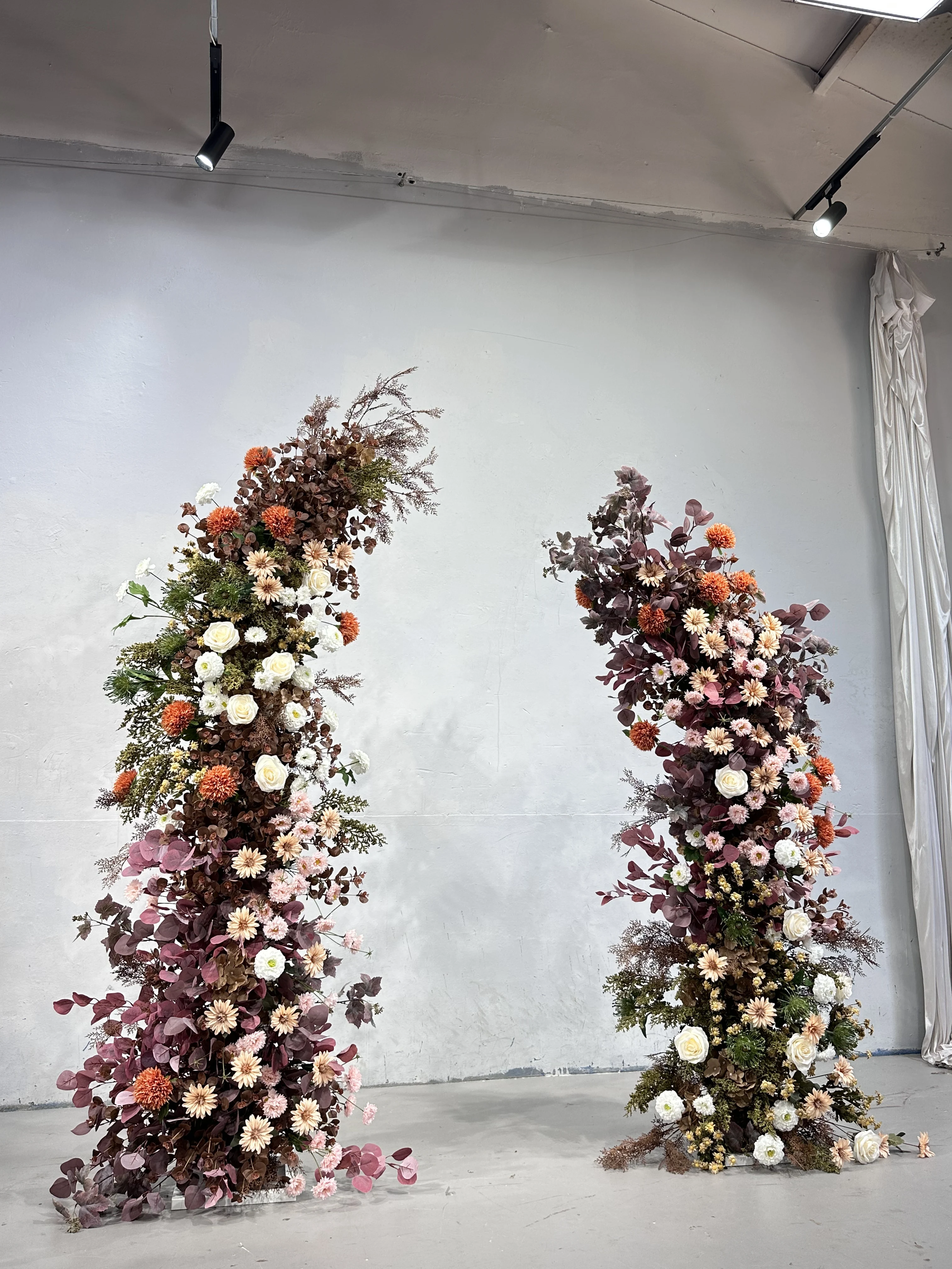ATV Customize Backdrop Artificial Silk Pink Fall Colors Autumn Pillar Flower Arch For Wedding Theme Party Decor