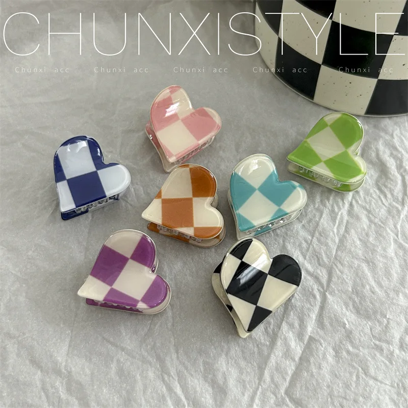 

Заколка для волос в форме сердца с шахматным узором для женщин, маленькая, разноцветная, мини-заколка для челки, милая, нежная, нескользящая, с прочной фиксацией, аксессуар для волос