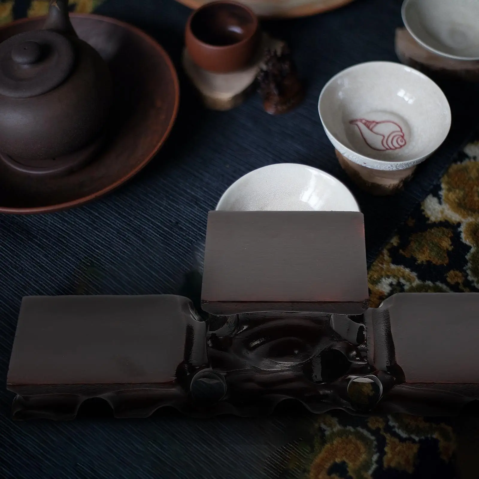 

Подставка для чайника, 1 шт., тонкая работа, деревянная основа для демонстрации и хранения, простой винтажный дизайн, декоративная, под нефрит