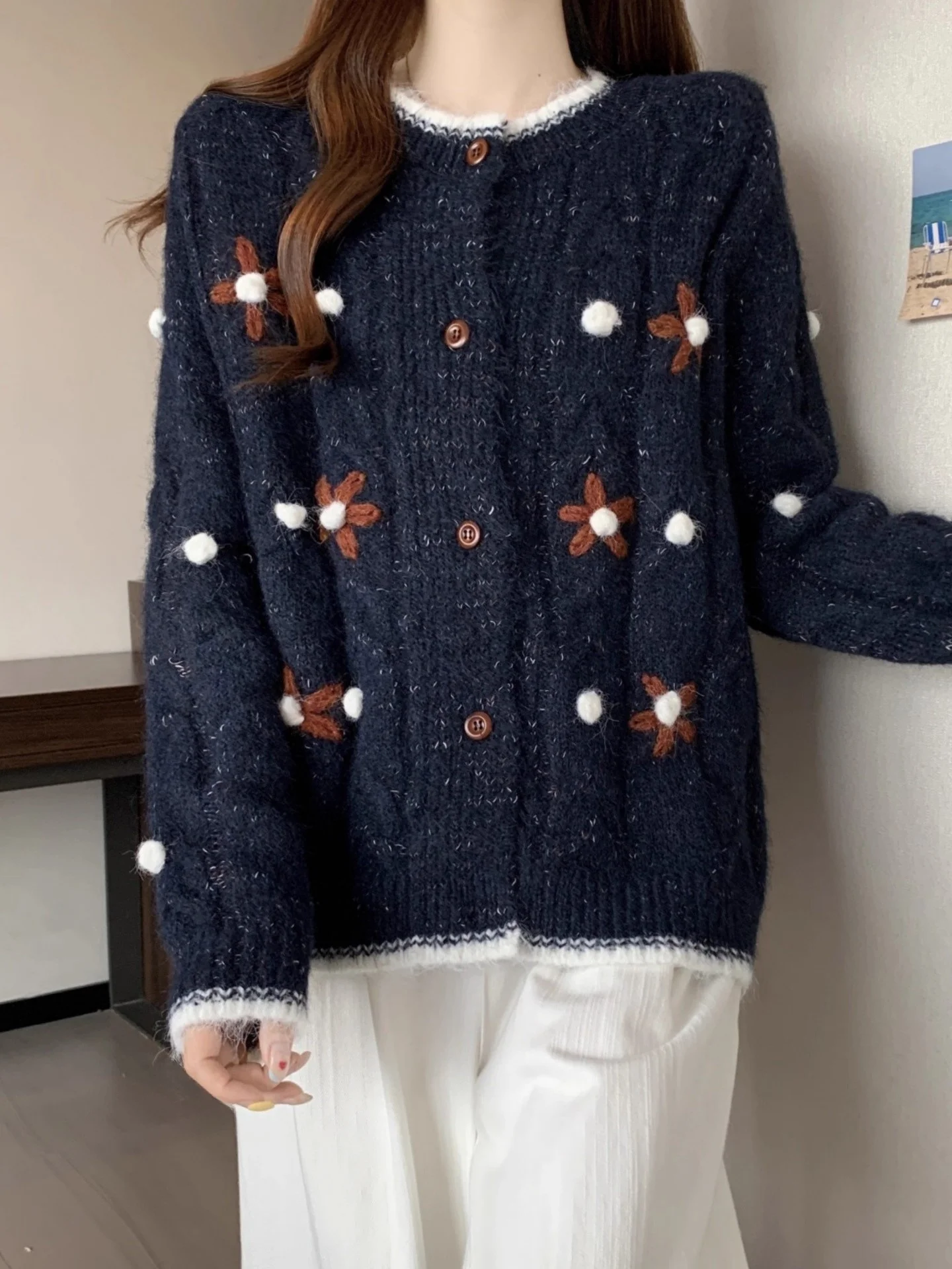 كارديجان نسائي منسوج بتطريز زهور ريترو لبداية الخريف، بأكمام طويلة وياقة مستديرة وتصميم فضفاض، مناسب لطالبات المدارس الثانوية