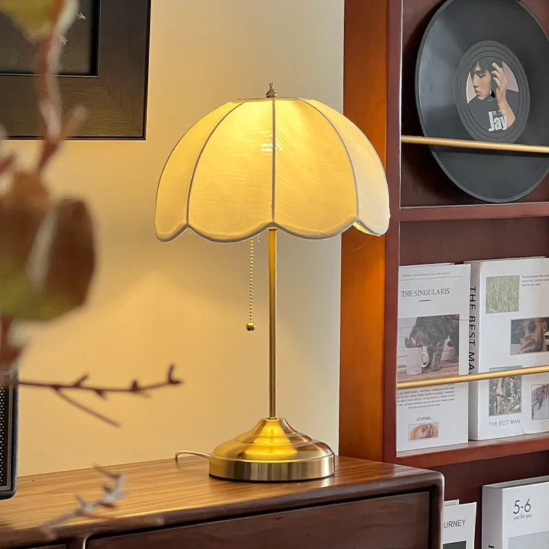 

American desk lamp bedroom living room bedside lamp light luxury high sense French retro pull wire reading lamp