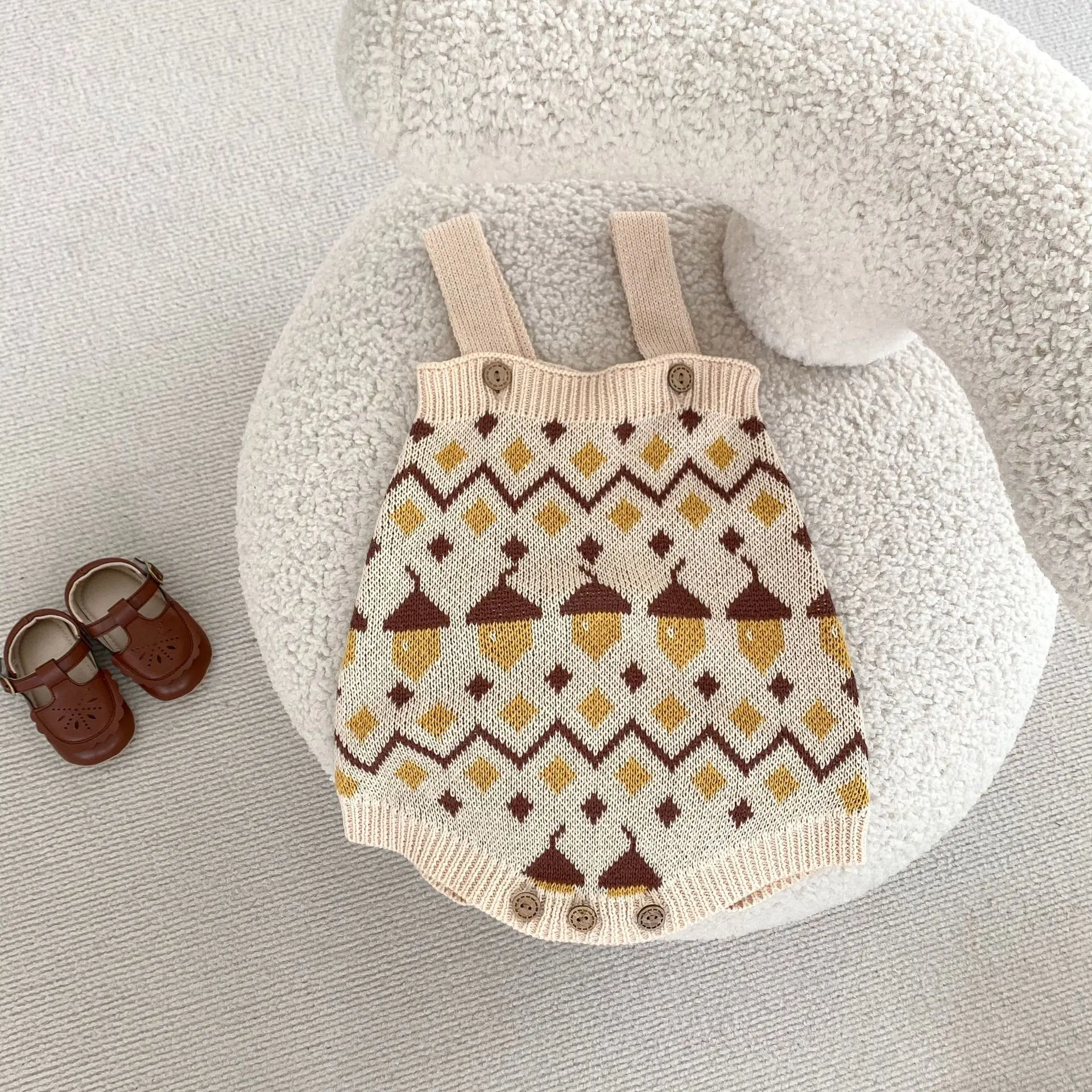 

Autumn 0-3 Year Old Male and Female Baby Set Pinecone Jacquard Knitted Clothes