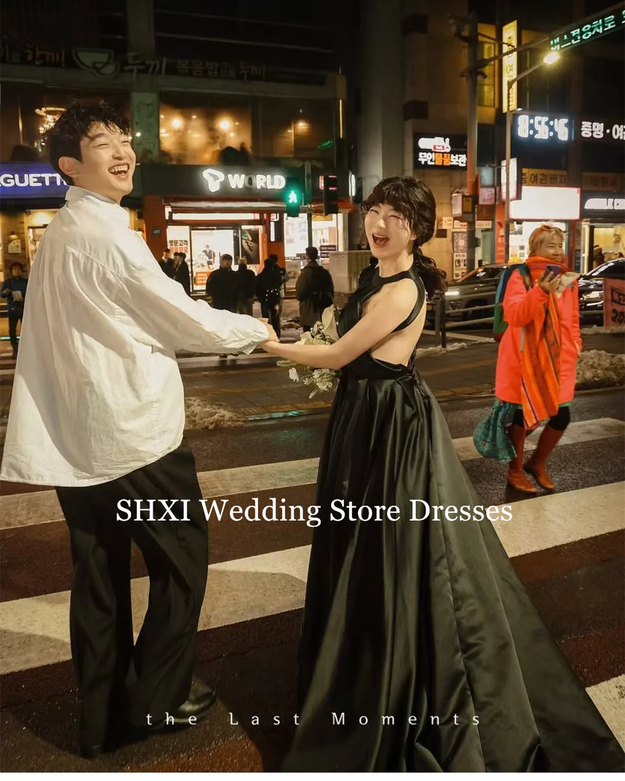 SHXI فستان زفاف أسود برقبة رسن بدون ظهر، تنورة متدفقة من الساتان، ثوب أنيق كوري لالتقاط الصور، تخصيص العروس الليلية الحضرية