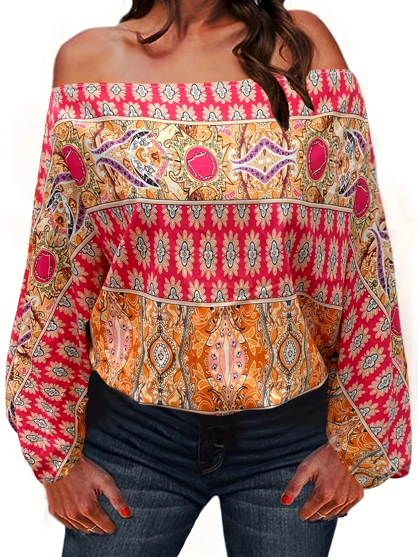 Top met tribal bedrukte schuine kraag en één schouder met lantaarnmouwen