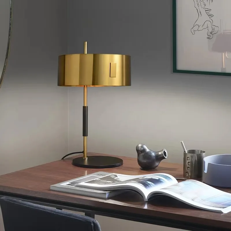 Modern Simple Nordic Light Emitting Diode Table Lamp Luminous Iron Metal Gold Finish Luxury Post-Modern Style Bedroom Restauran
