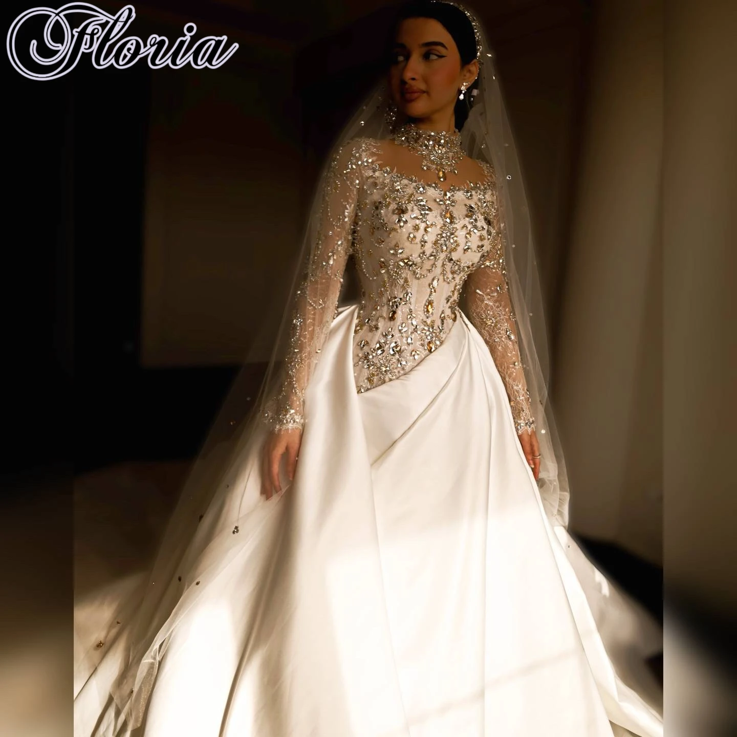 Cream Color Crystals Wedding Dresses A-Line Long Sleeves Arabic Bridal Gowns Lace Wedding Gown Elegant Vestido Blanco Customized