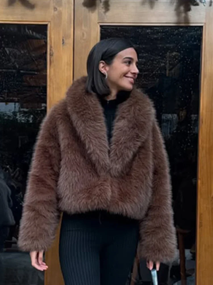 เสื้อโค้ทขนเฟอร์เทียมสีน้ำตาลสำหรับผู้หญิง แขนยาว ปกขนฟู ทรงหลวม อุ่นหนา แฟชั่นฤดูหนาว 2025 เสื้อคลุมสไตล์ไฮสตรีท