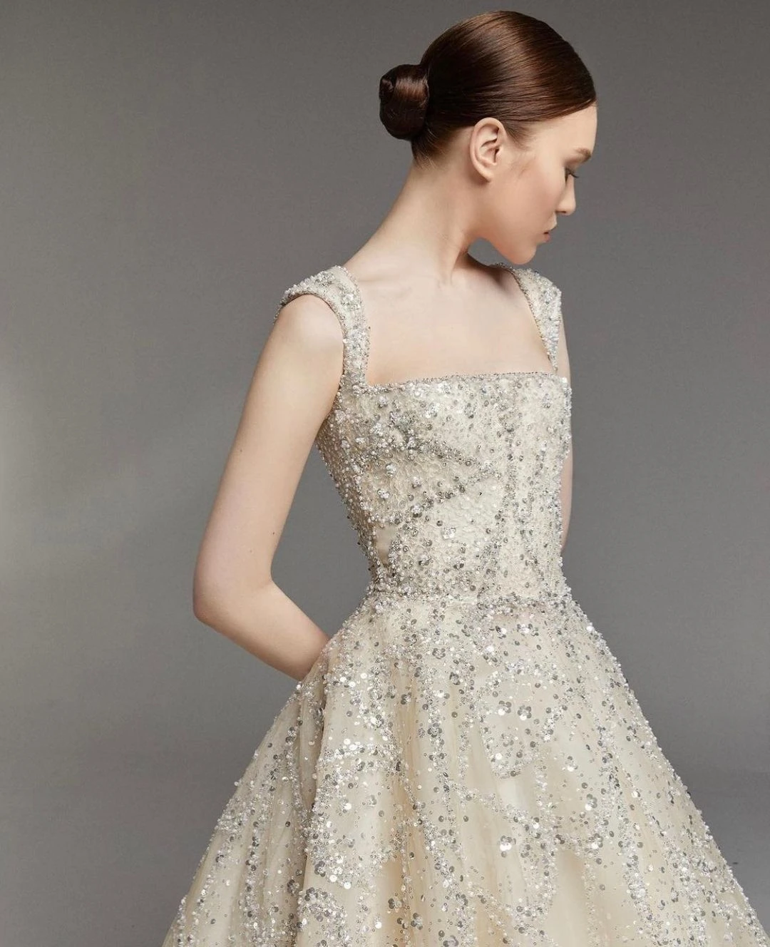 Romantic A-Line Wedding Dresses Square Neck Feather Appliques Lace Bridal Gowns Custom Made Backless Sweep Train Vestidos
