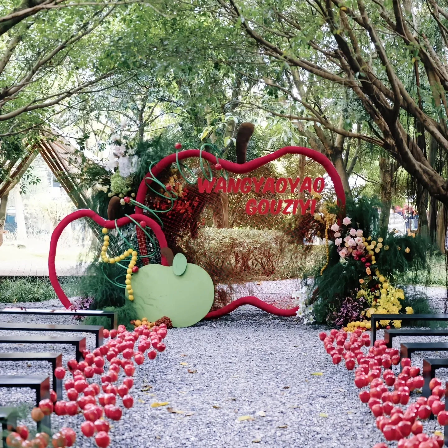 Apfel-förmiger schmiedeeiserner Hochzeitsbogen, großer Fotohintergrundständer, rustikaler Eingangsbereich, individuelles Schmiedeeisendesign – Detail 4